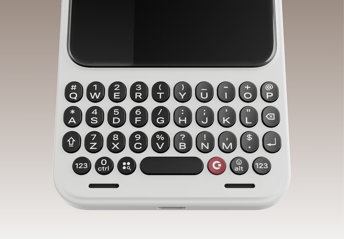 Clicks начнёт поставки своего первого смартфона Clicks Communicator в декабре - 2